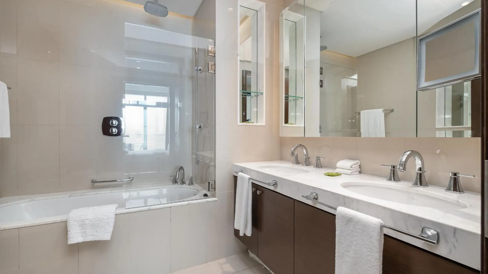 New Listing - Serviced Apartment & Top Amenities Dubai 0*,